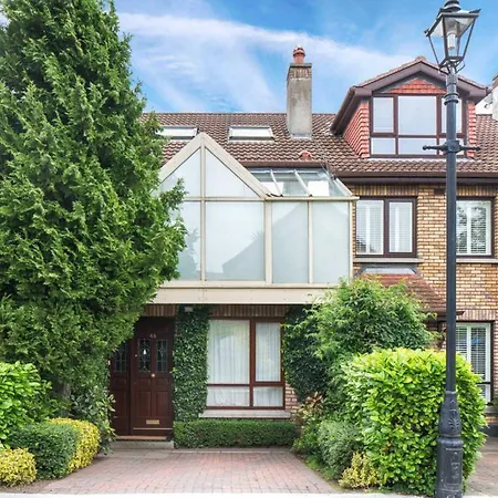 3 Bedroom Ballsbridge Townhouse *