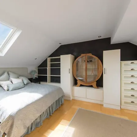 3 Bedroom Ballsbridge Townhouse Apartment