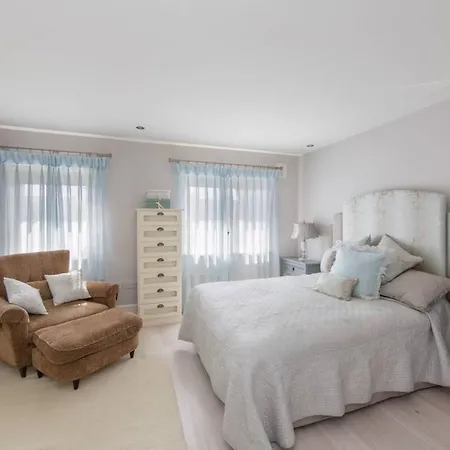3 Bedroom Ballsbridge Townhouse Apartment